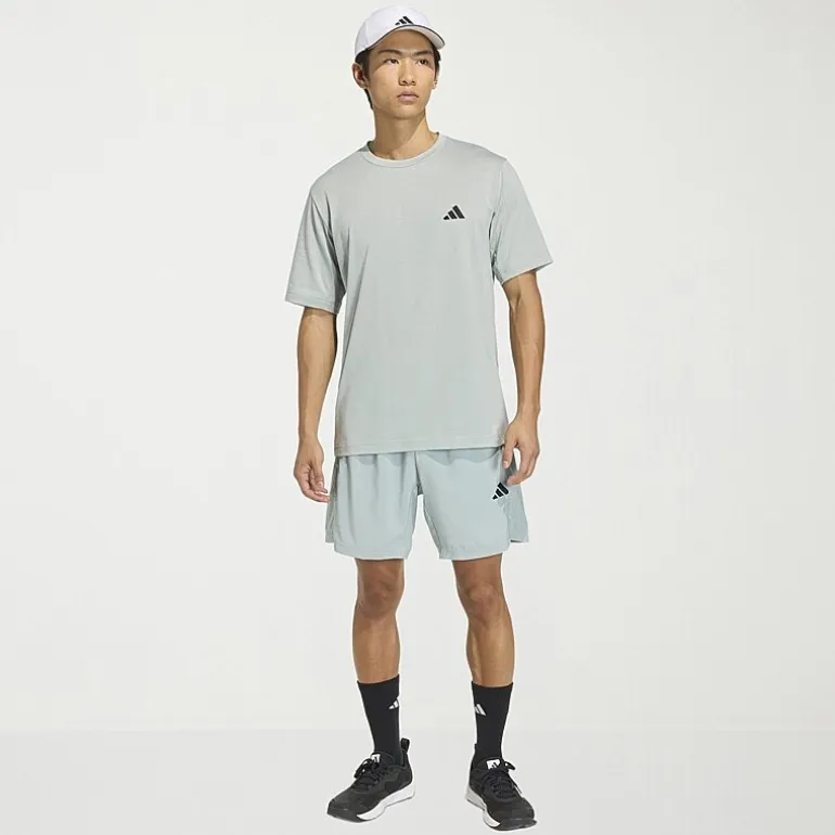 adidas Essentials Woven Mens 7" Mid Rise Workout Shorts