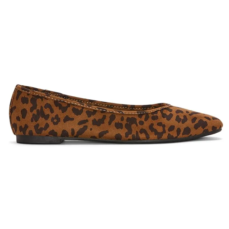 a.n.a Womens Almond Closed Toe Ballet Flats