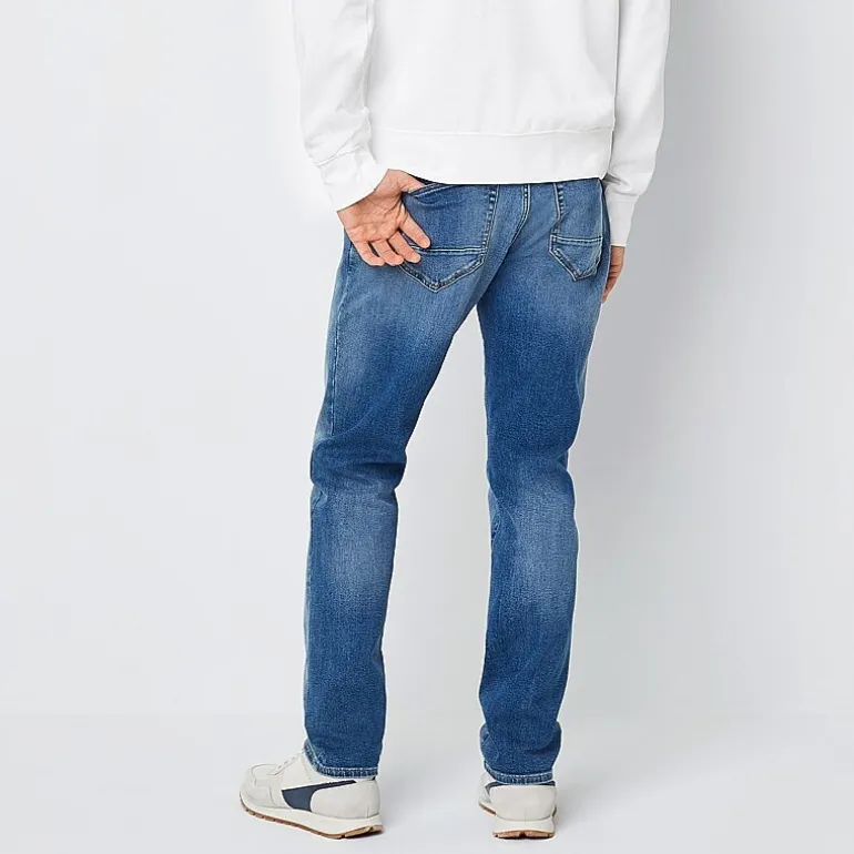 Arizona Mens Tapered Leg Athletic Fit Jean