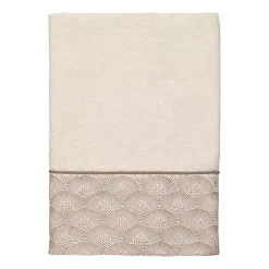 Avanti Deco Shell Ivory Embellished Bordered Bath Towel