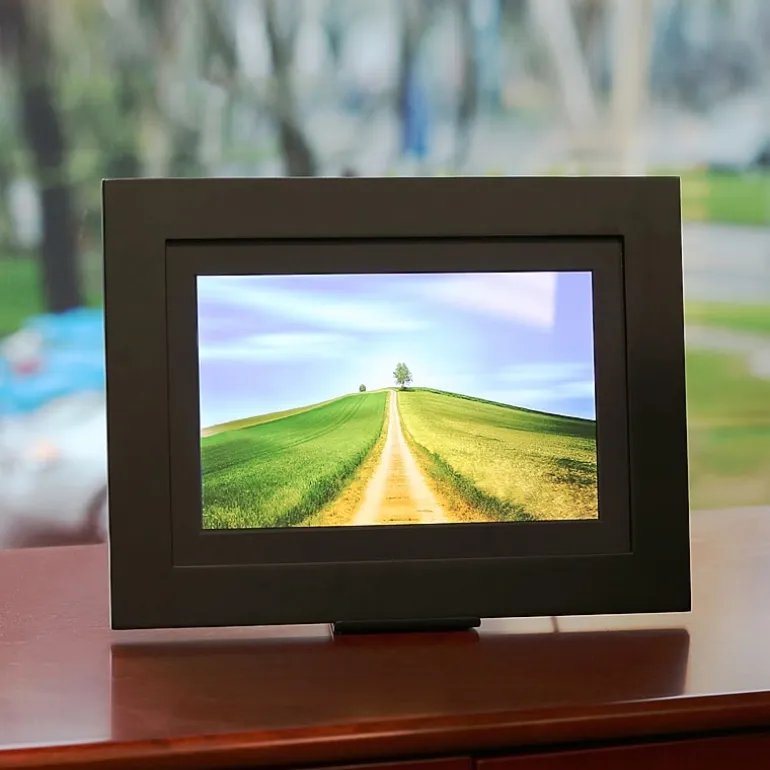 Brookstone PhotoShare Friends and Family Smart Frame – 10.1-inch