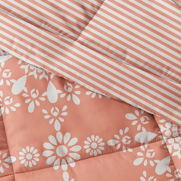 Casual Comfort Daisy Medallion Reversible Down-Alternative Comforter