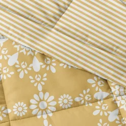 Casual Comfort Daisy Medallion Reversible Down-Alternative Comforter