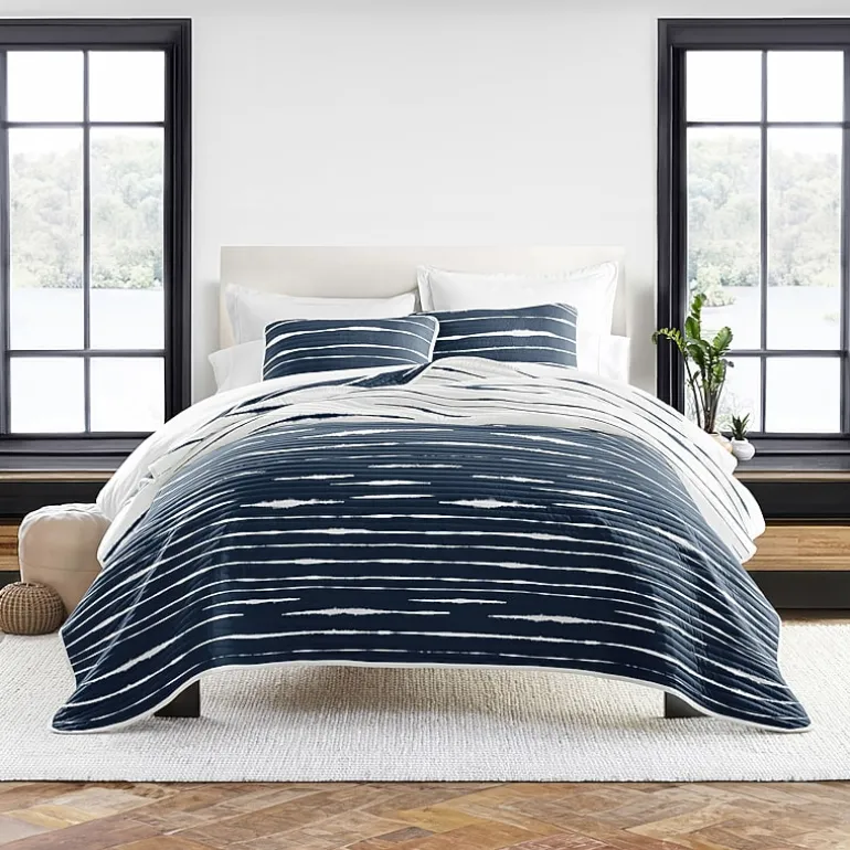 Casual Comfort Lines REVERSIBLE Quilt Set