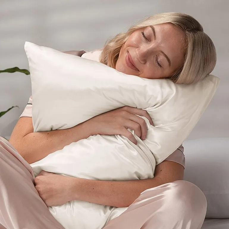 Casual Comfort Luxurious 100% Mulberry Silk Pillowcase