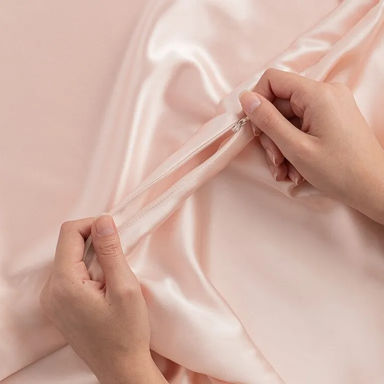 Casual Comfort Luxurious 100% Mulberry Silk Pillowcase