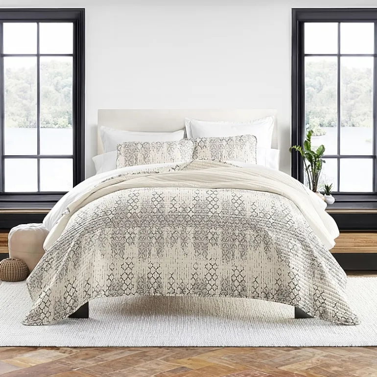 Casual Comfort Pattern Reversible Contemporary Lightweight 3 Pc. Quilt Set