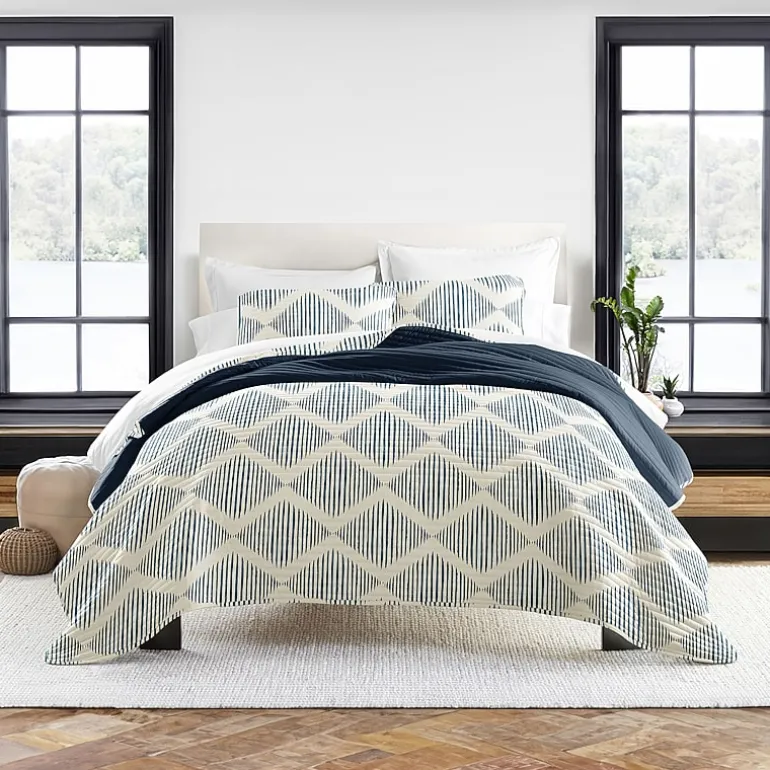 Casual Comfort Pattern Reversible Contemporary Lightweight 3 Pc. Quilt Set