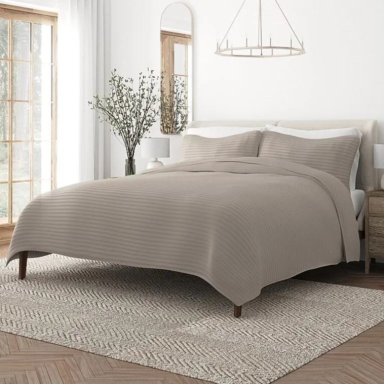 Casual Comfort Stripe Stitch Quilt Set