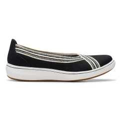 Clarks Cloudsteppers Breezesky Air Womens Round Slip-On Shoe