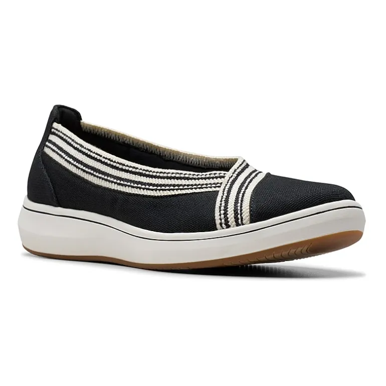 Clarks Cloudsteppers Breezesky Air Womens Round Slip-On Shoe