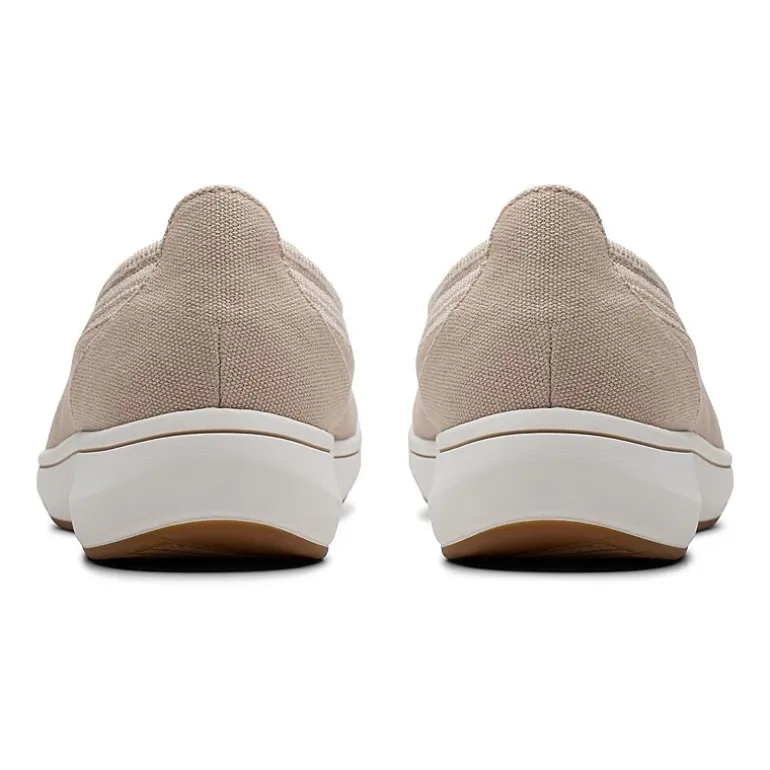 Clarks Cloudsteppers Breezesky Air Womens Round Slip-On Shoe