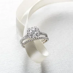 1 CT.T.W. (G / VS2-SI1) Lab-Grown Diamond Cushion Halo Wedding Engagement Ring in 10K Gold