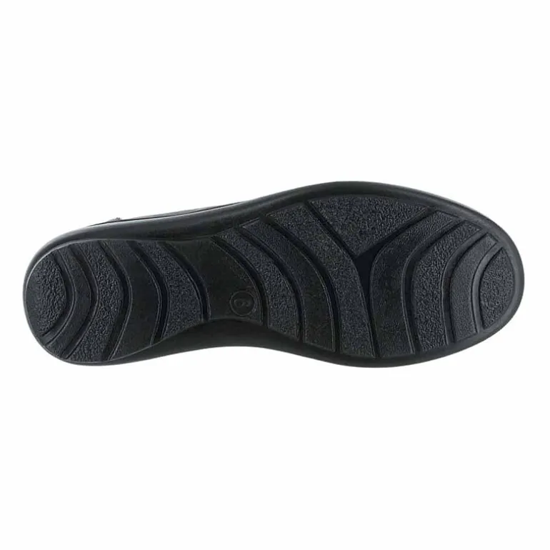 Easy Street Ultimate Womens Round Slip-On Shoe