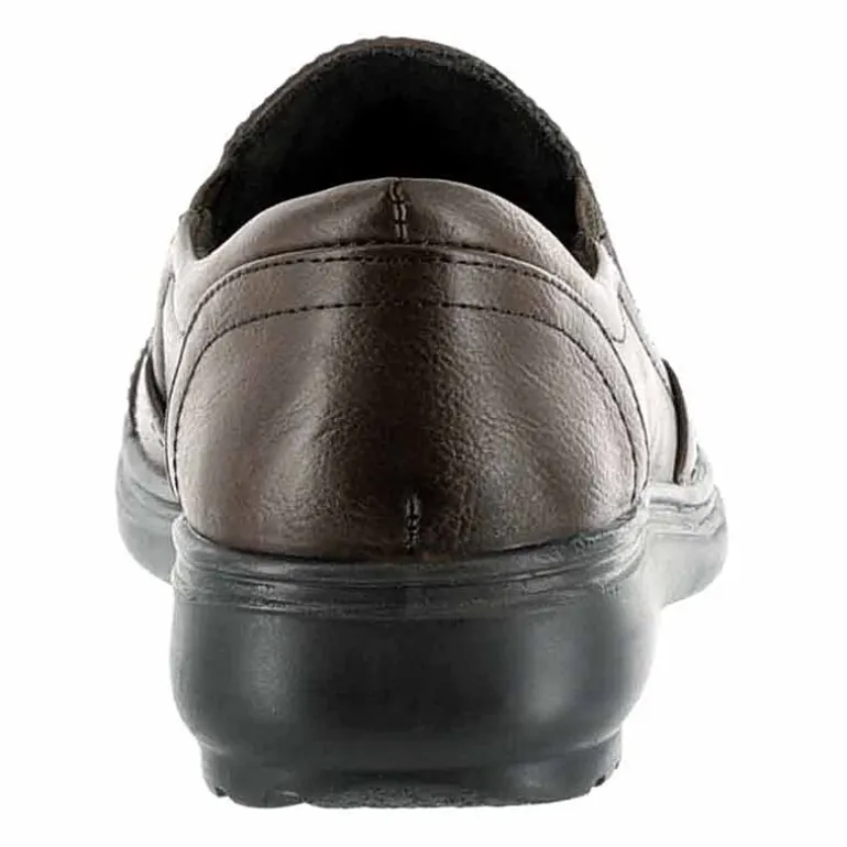 Easy Street Ultimate Womens Round Slip-On Shoe