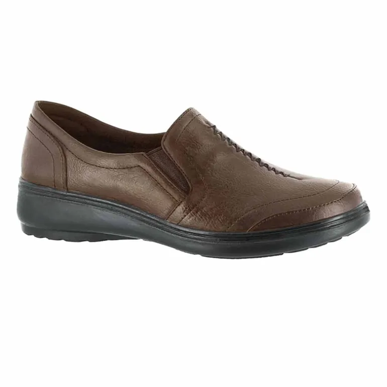 Easy Street Ultimate Womens Round Slip-On Shoe