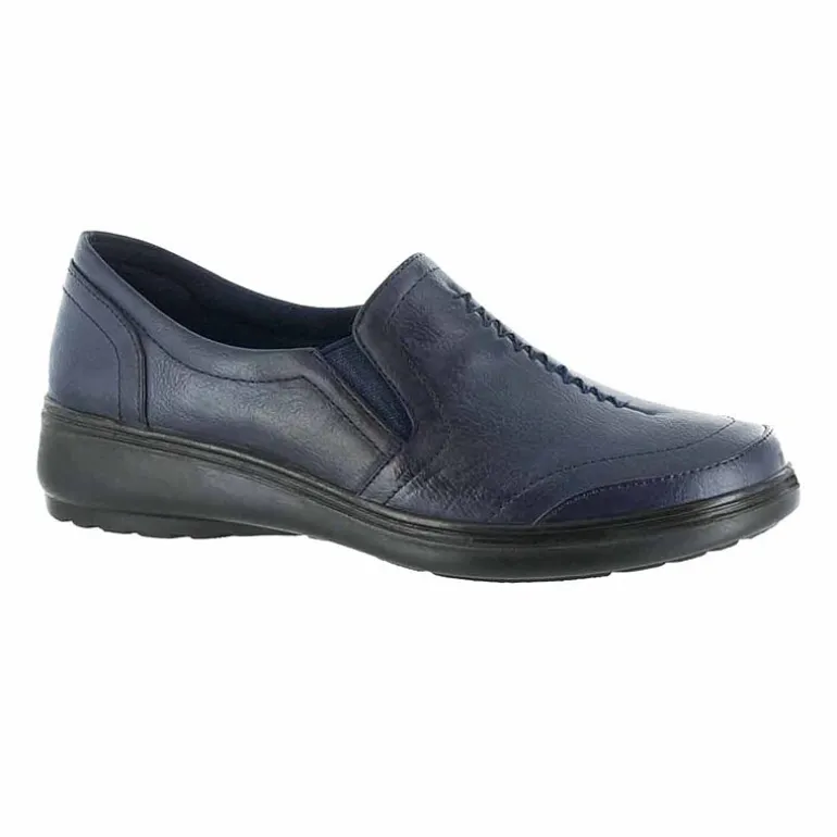 Easy Street Ultimate Womens Round Slip-On Shoe
