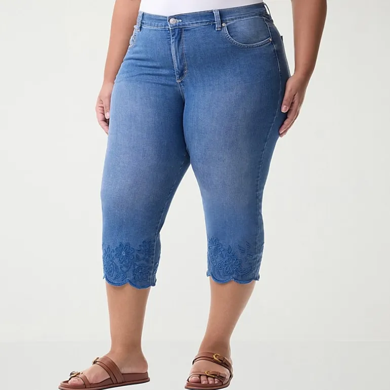 Gloria Vanderbilt Women's Plus Amanda Embroidered Jean Capri