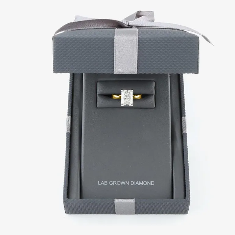 (H-I / SI2) Womens 3 CT. Lab-Grown White Diamond 14K Gold Radiant-Cut Solitaire Engagement Ring
