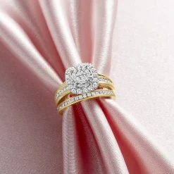 (I / SI2) Womens 1 CT. T.W. Lab Grown White Diamond 10K or 14K Gold Cushion Side Stone Halo Bridal Set