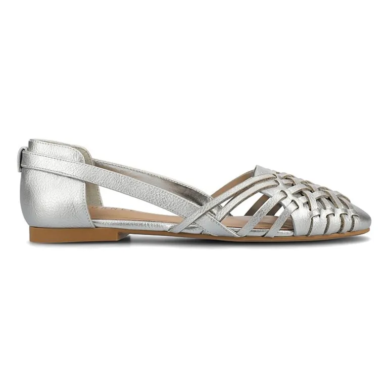 Journee Collection Ekko Womens Round Closed Toe Slip-On Shoe
