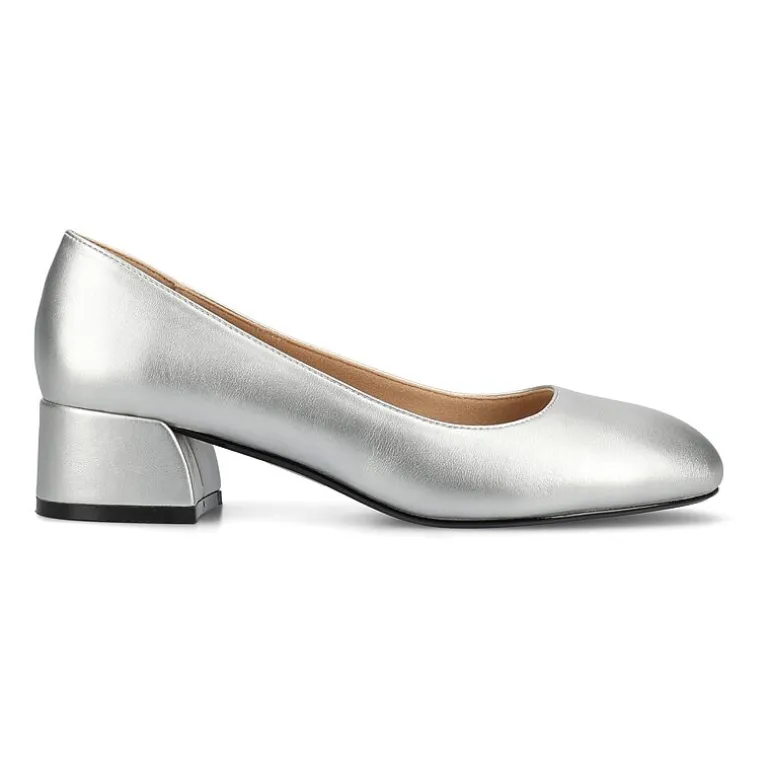 Journee Collection Saarii Womens Round Closed Toe Block Heel Pumps