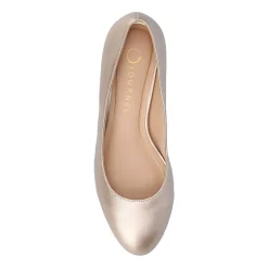 Journee Collection Saarii Womens Round Closed Toe Block Heel Pumps