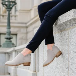 Journee Collection Womens Livvy Block Heel Booties