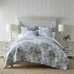 Linden Street Haven Toile Quilt