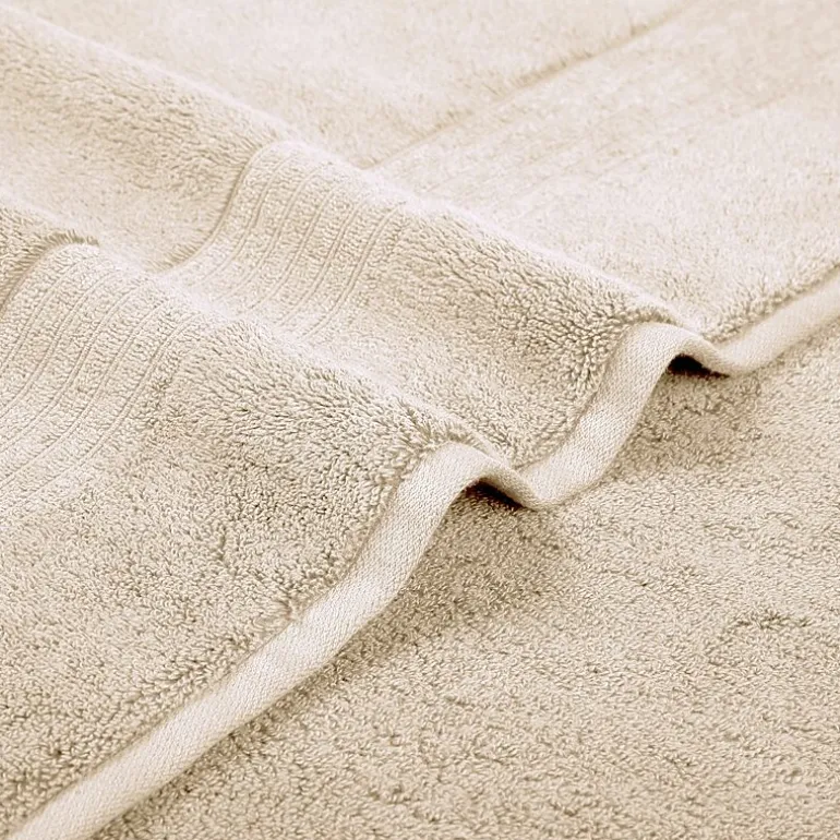 Liz Claiborne Signature Plush Bath Towel
