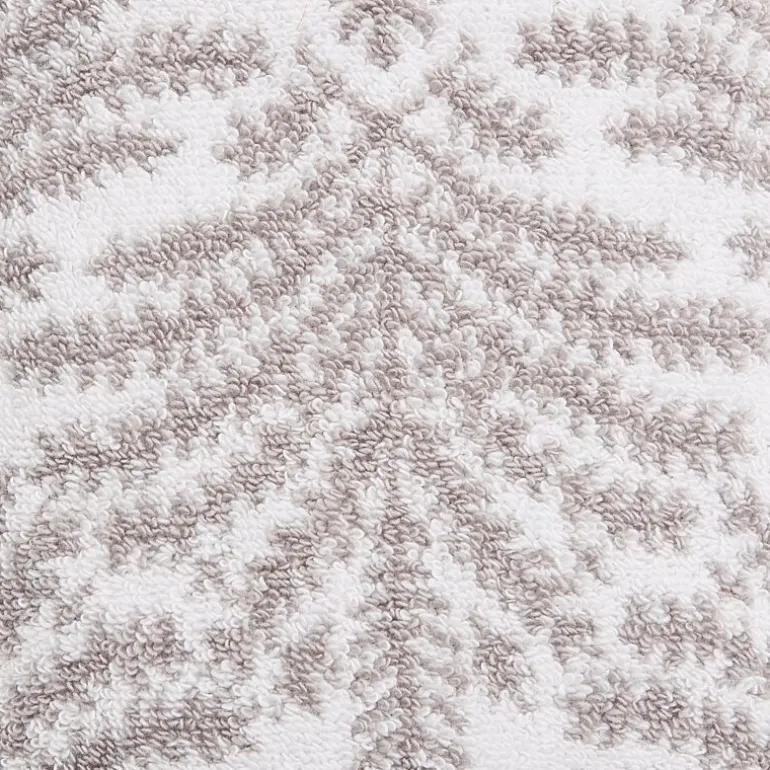 Liz Claiborne Signature Sprigs Plush Bath Towel