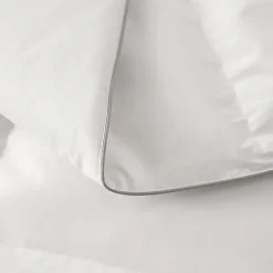 Martha Stewart Luxury Cloud All Seasons Warmth Down & Feather Blend Comforter