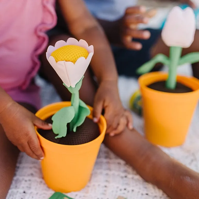 Melissa & Doug Flower Gardening Play Set 16-pc. Garden Toy