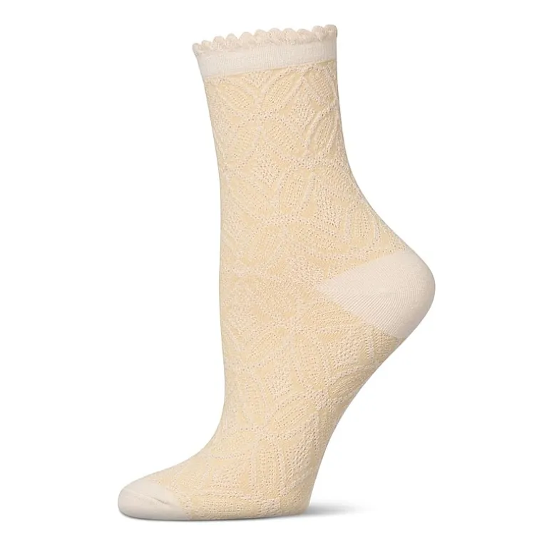 MeMoi Textured Floral Scallop Edge Womens Breathable 1 Pair Quarter Ankle Socks