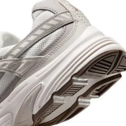 NIKE INITIATOR