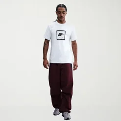 Nike Mens Crew Neck Short Sleeve Classic Fit Graphic T-Shirt