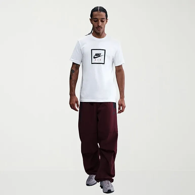 Nike Mens Crew Neck Short Sleeve Classic Fit Graphic T-Shirt