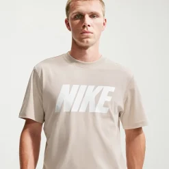 Nike Mens Round Neck Short Sleeve Classic Fit Graphic T-Shirt
