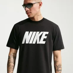 Nike Mens Round Neck Short Sleeve Classic Fit Graphic T-Shirt