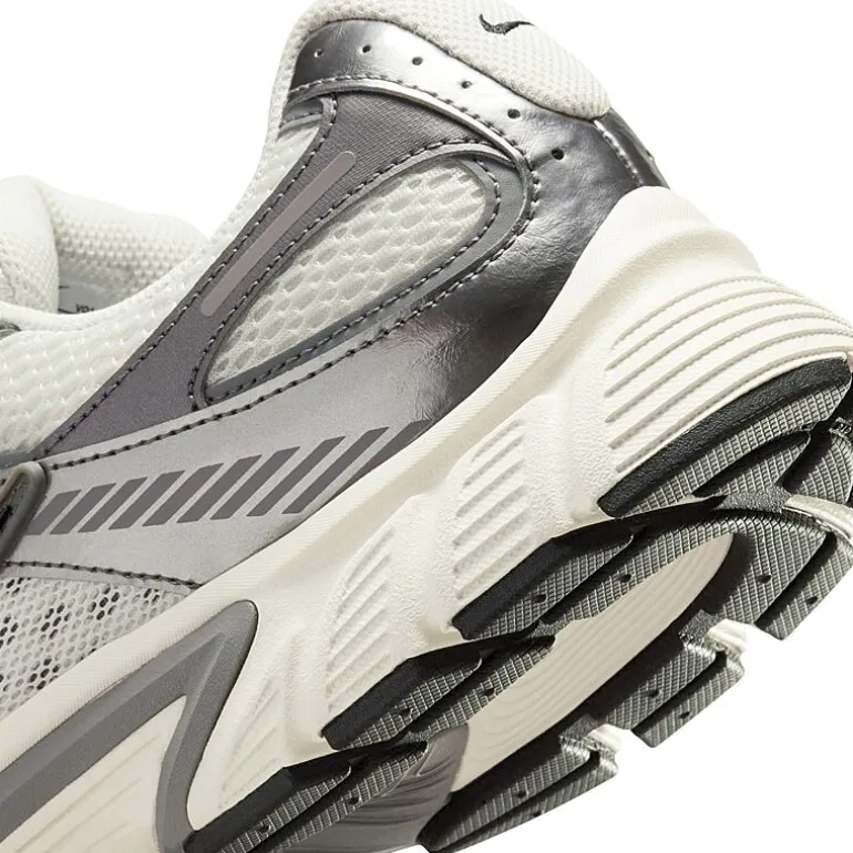 Nike V5 RNR Mens Sneakers