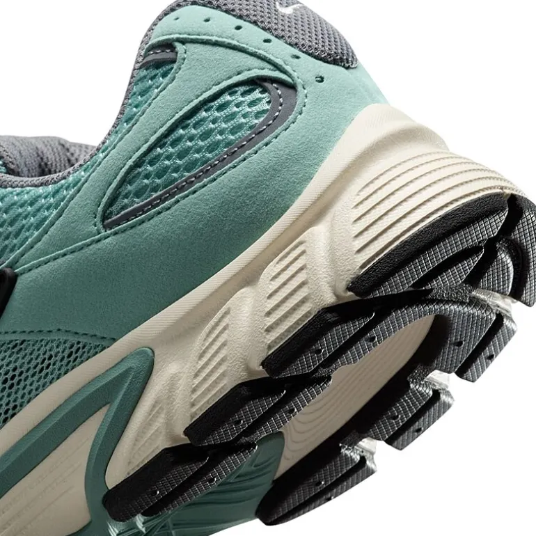 Nike V5 RNR Suede Womens Sneakers