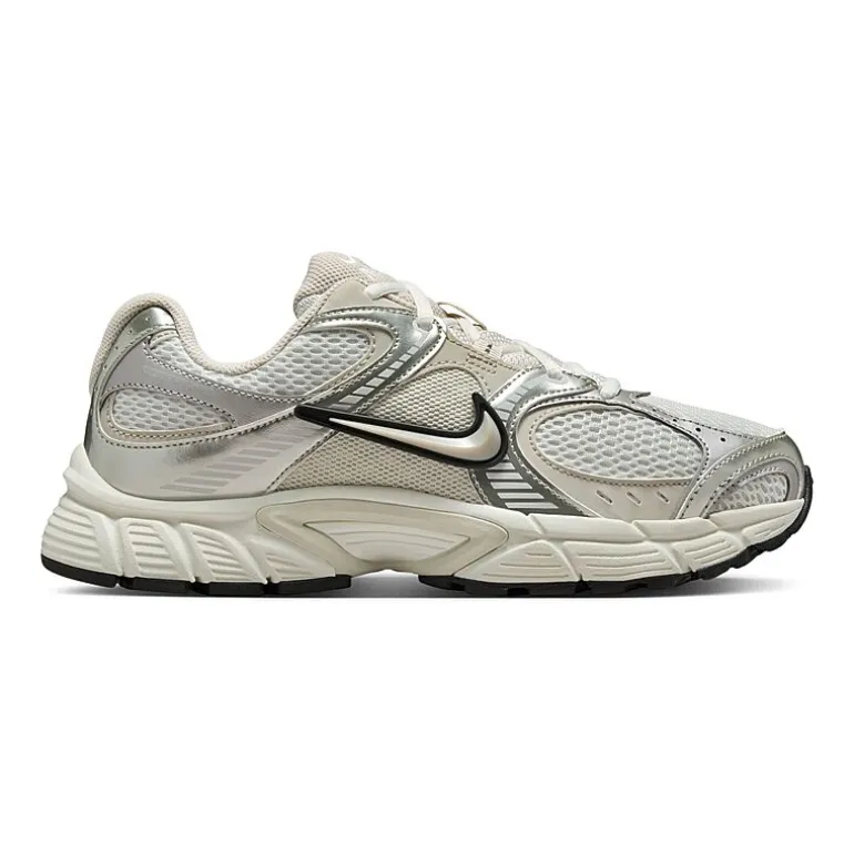 Nike V5 RNR Womens Sneakers