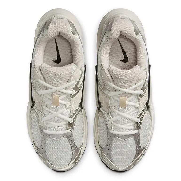 Nike V5 RNR Womens Sneakers