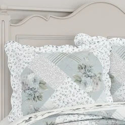 Royal Court Bungalow Spa Floral Quilt Set