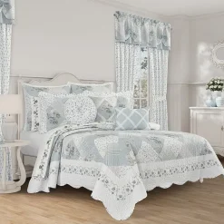 Royal Court Bungalow Spa Floral Quilt Set