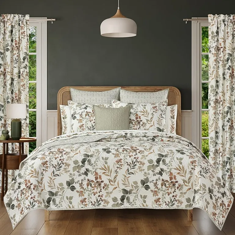 Royal Court Evergreen Floral Quilt Set