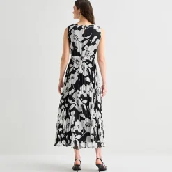 Sandra Darren Womens Round Neck Sleeveless Maxi Dress