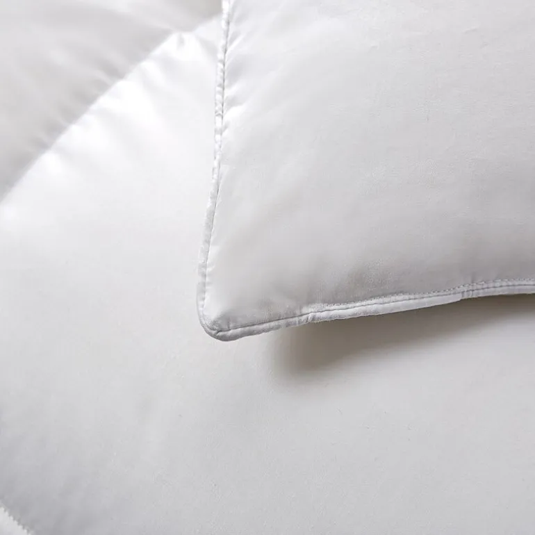 Serta 300 Thread Count Extra Warmth White Down Fiber Comforter