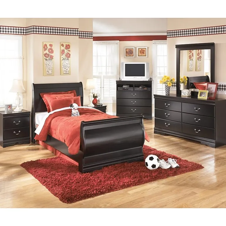 Signature Design by Ashley® Gilmore 4-Pc Bedroom Set