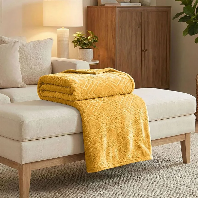 SUPERIOR® Alaska Diamond Quilted Polyester Fleece Multi-Use Throw